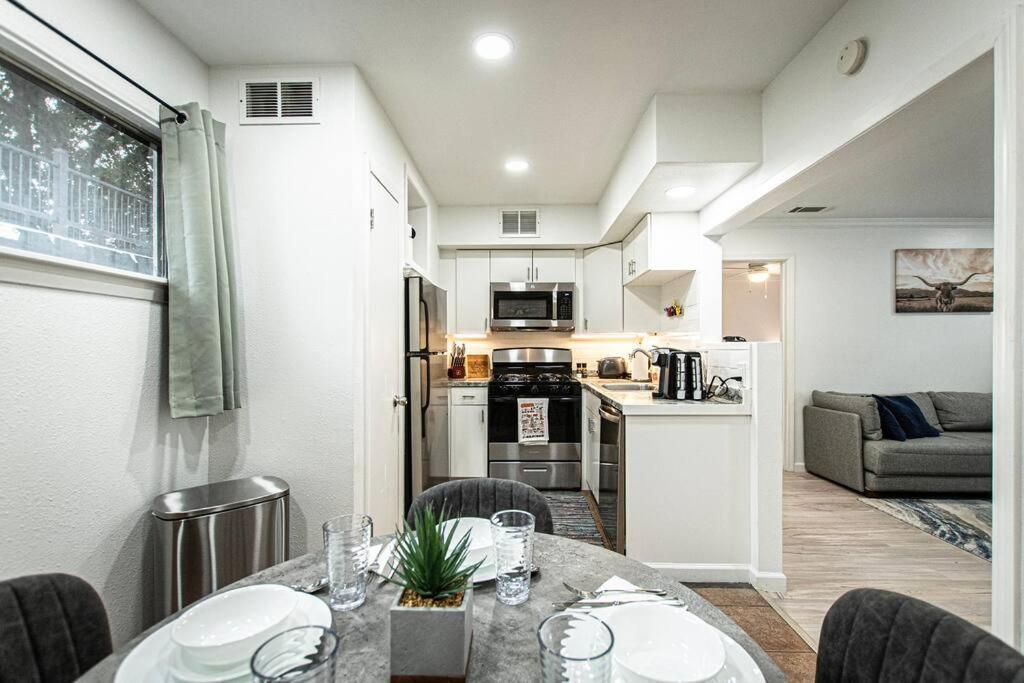 Downtown Austin Suite Retreat Exterior photo